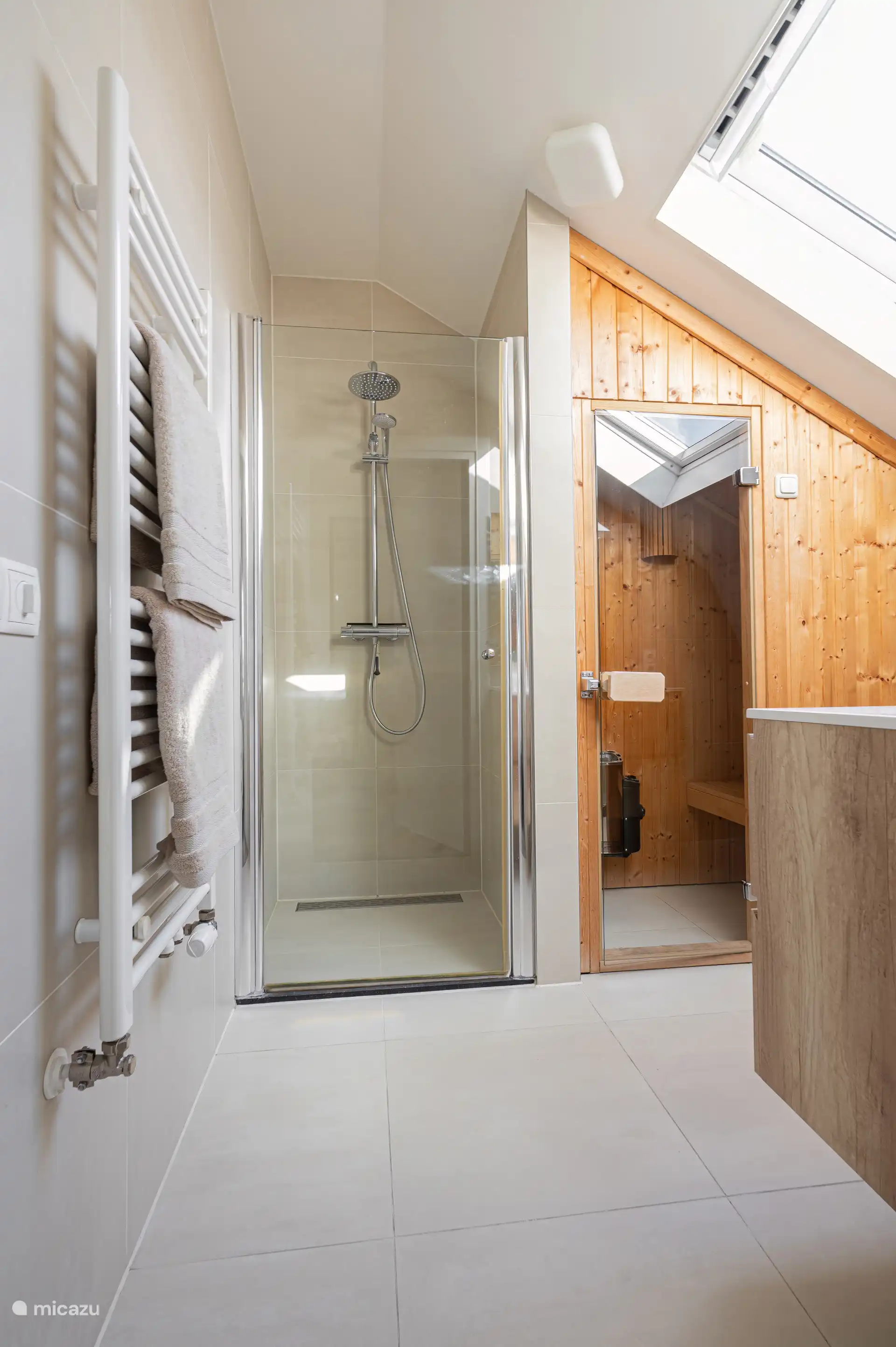 Bathroom 1st floor with sauna.
Separate toilet on the ground floor and 1st floor.