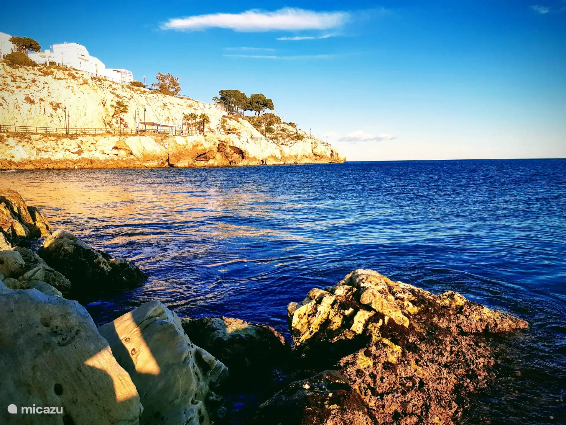 belle promenade le long de la mer entre Rincon de la Victoria et La Cala del Moral