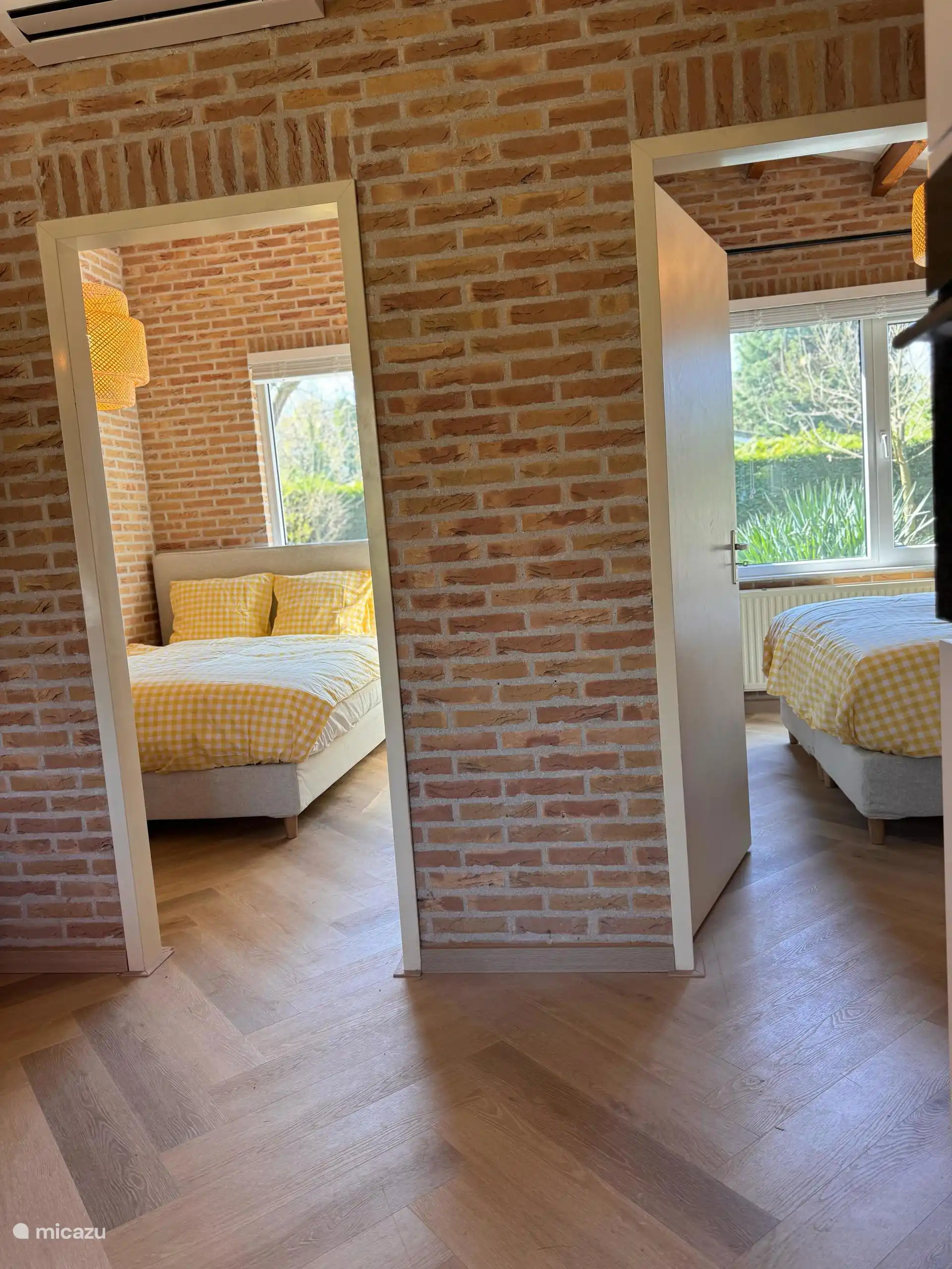 Zwei Schlafzimmer mit Blick auf den Garten. Platz, helle und bequeme Betten für einen wunderbaren Schlaf.