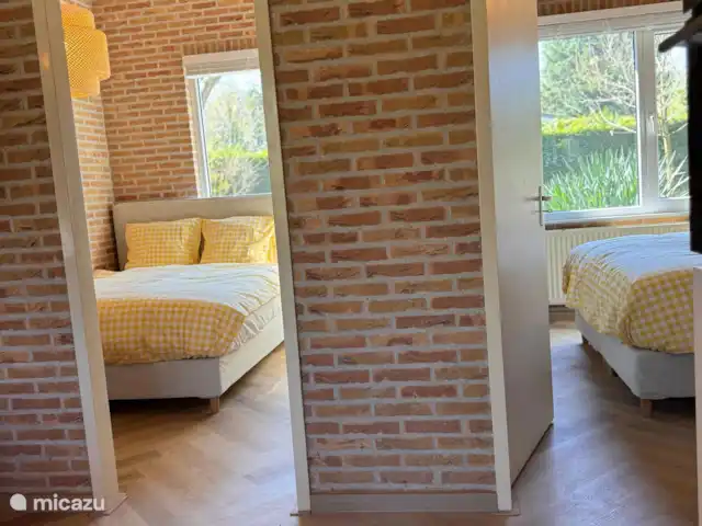Villa Frans | Pays-Bas, Zélande, Renesse - maison de vacances Deux chambres, chacune donnant sur le jardin. De l’espace, des lits légers et confortables pour une merveilleuse nuit de sommeil.