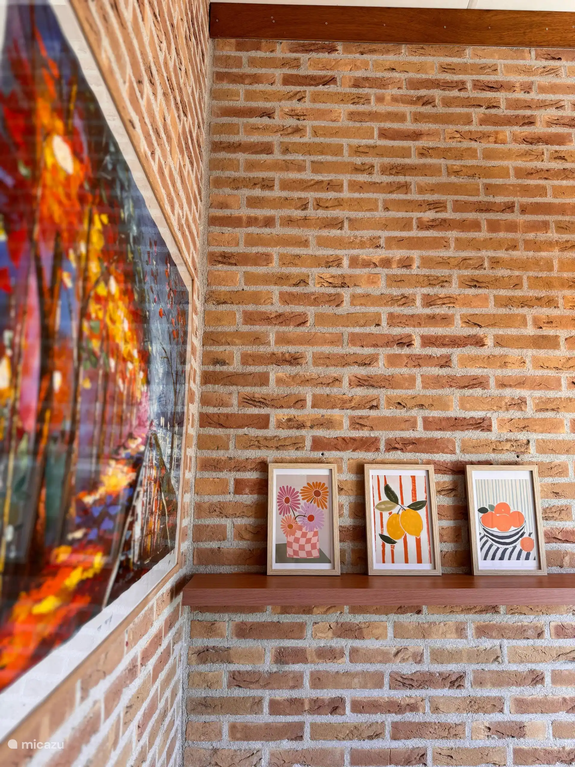 Schöne Wandkunst! Eine fröhliche Note, die dem Interieur noch ein bisschen mehr Charakter verleiht – verspielt und stilvoll.