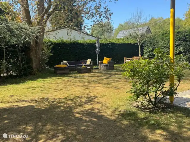 Villa Frans | Pays-Bas, Zélande, Renesse - maison de vacances Jardin spacieux avec beaucoup de soleil, d’ombre et des coins salon confortables. Ici, vous vivez le plein air !