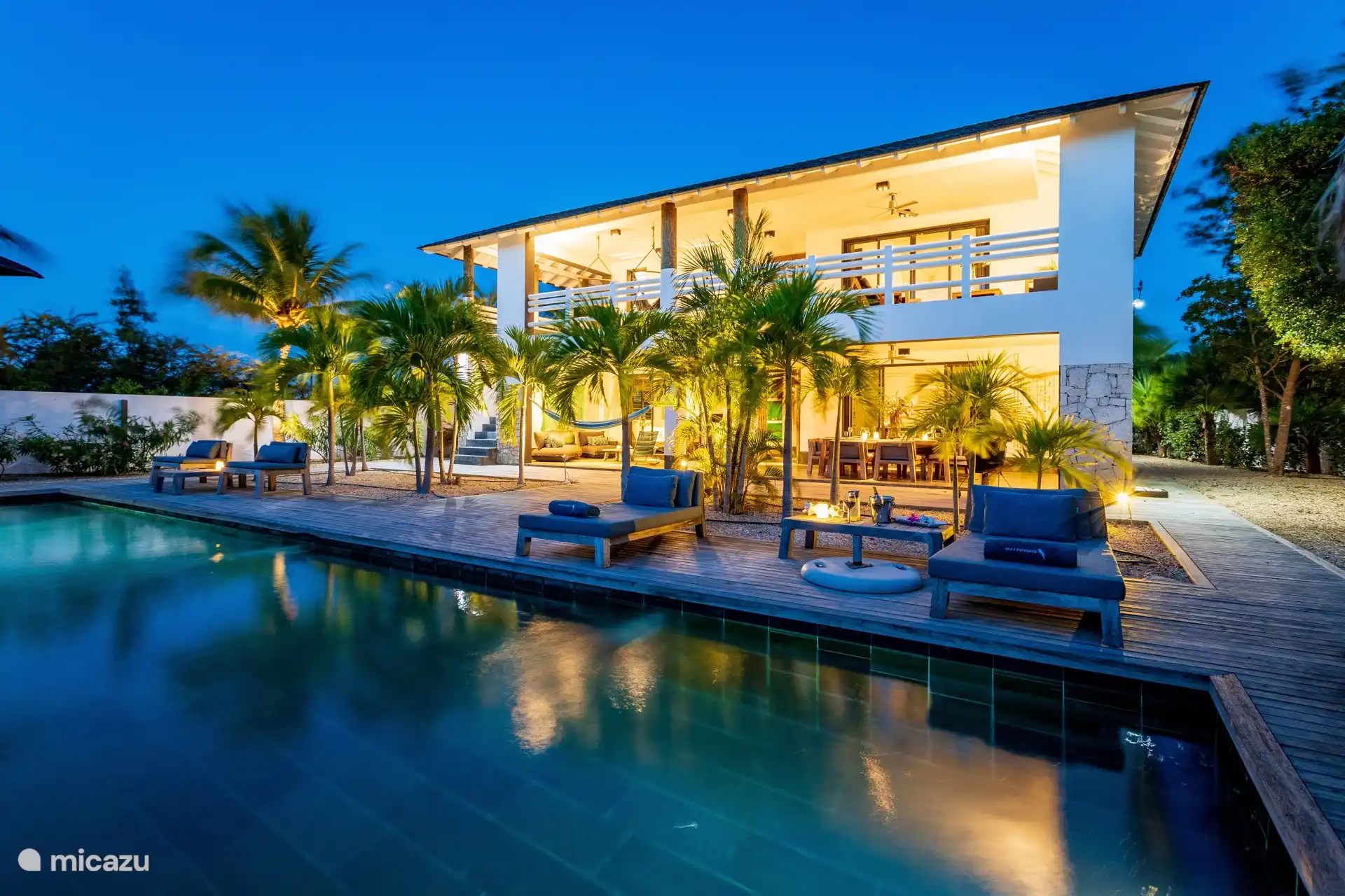 Beautiful mood lighting available to enjoy the evening in the garden or on the terrace.