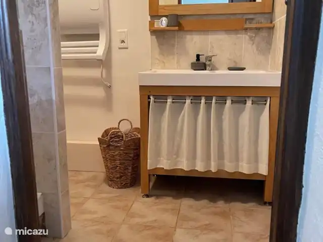 Maison Larroque - 6p | France, Lot-et-Garonne, Lacepede - maison de vacances 2ème salle de bain dans la maison principale
