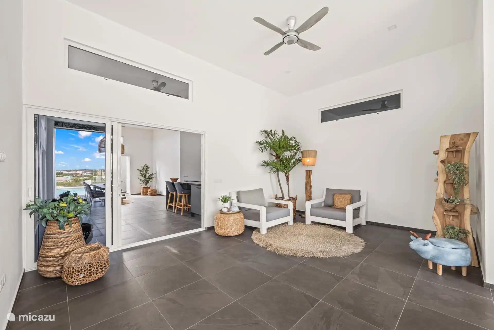 Zusätzlicher Sitzplatz im Speisesaal, um sich alleine zu entspannen