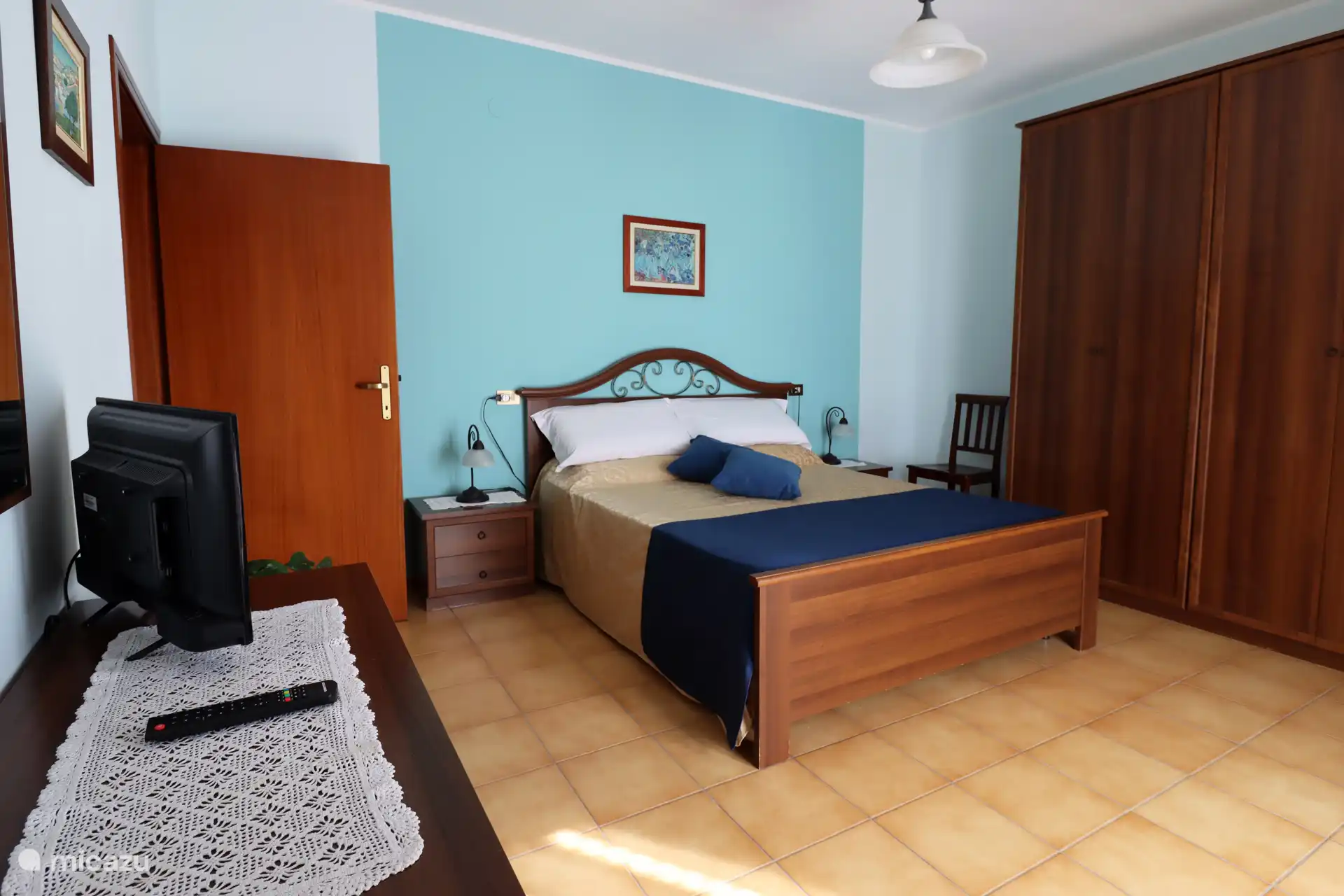 El dormitorio doble IRIS (tamaño de la cama 160x190 cm).