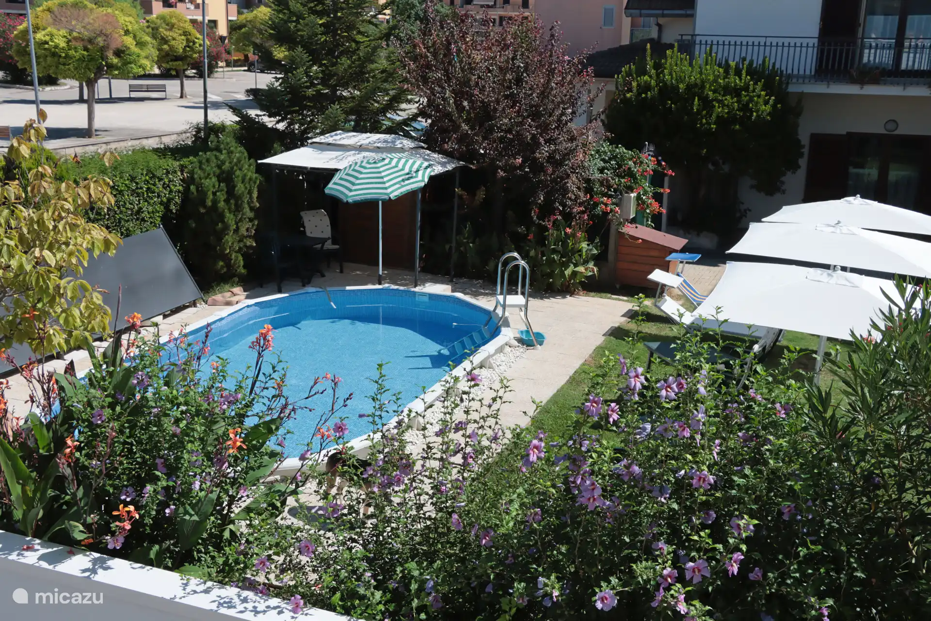 La piscina, para momentos refrescantes de relajación total.