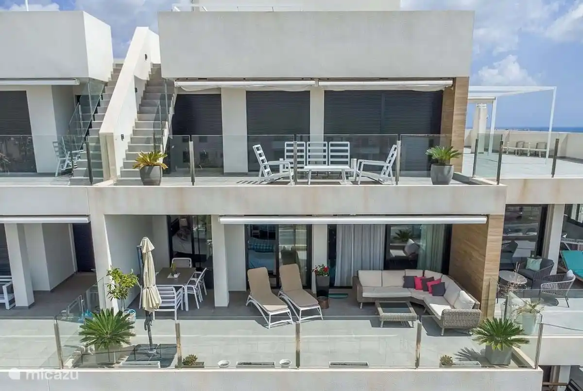 All-in-One-Apartment mit Aufzug und Terrasse mit Meerblick 