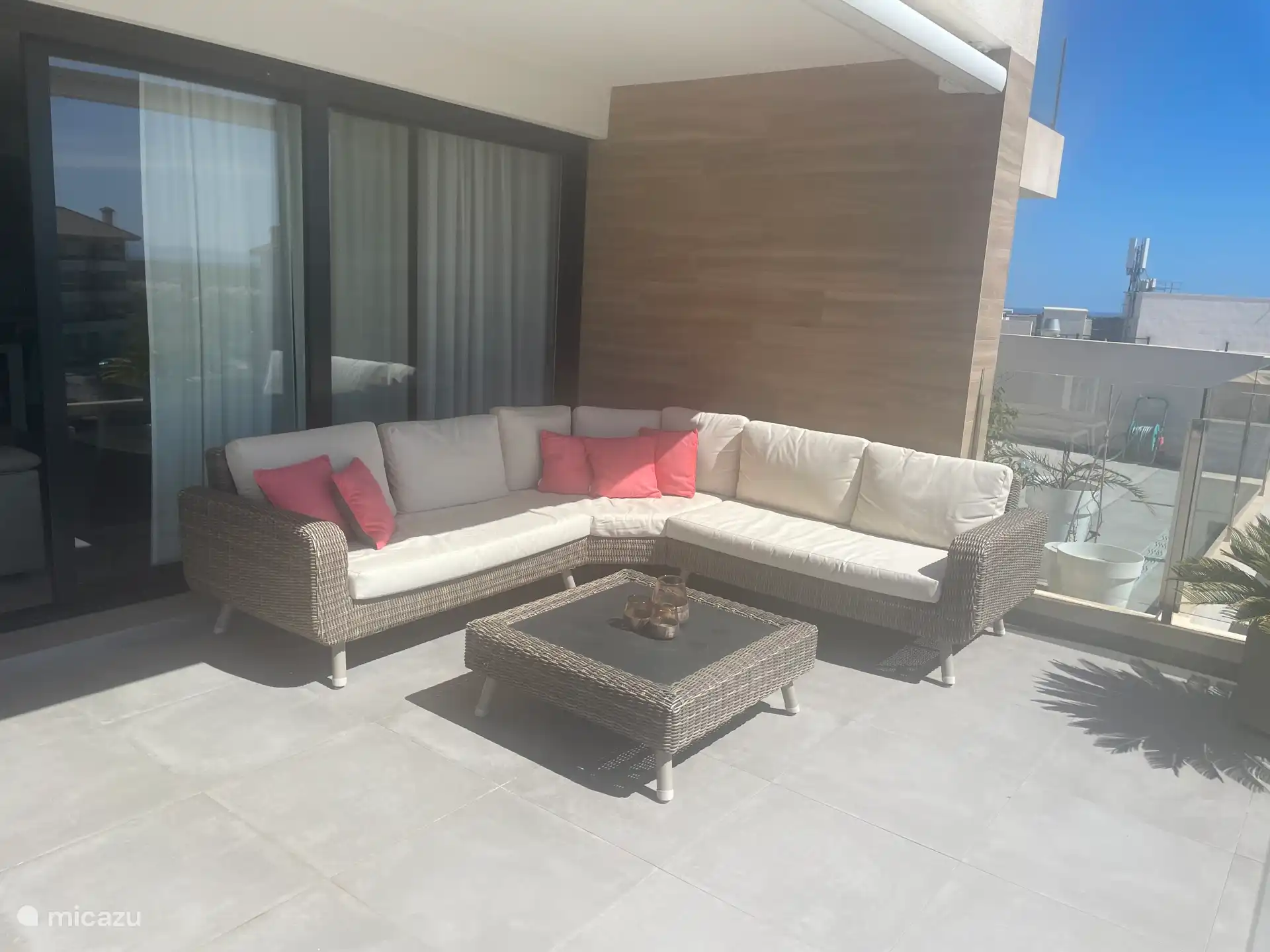 Loungesessel auf der Terrasse