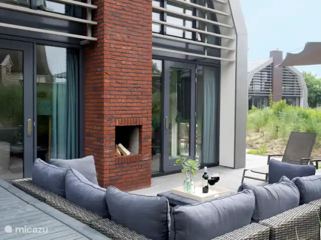 Rayons de soleil | Pays-Bas, Hollande du Nord, Egmond aan den Hoef - maison de vacances Salon avec cheminée extérieure