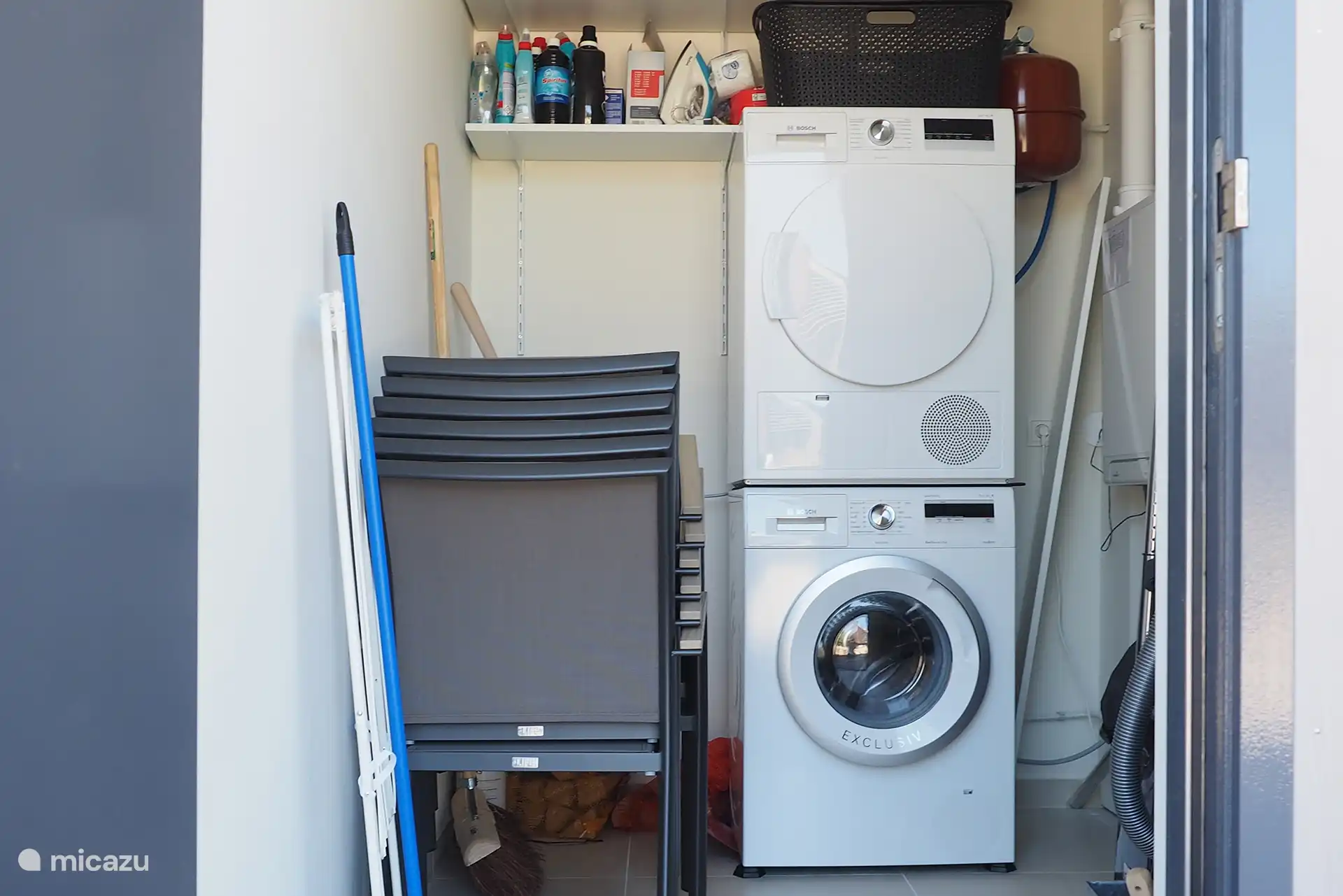 Berging met wasmachine en droger