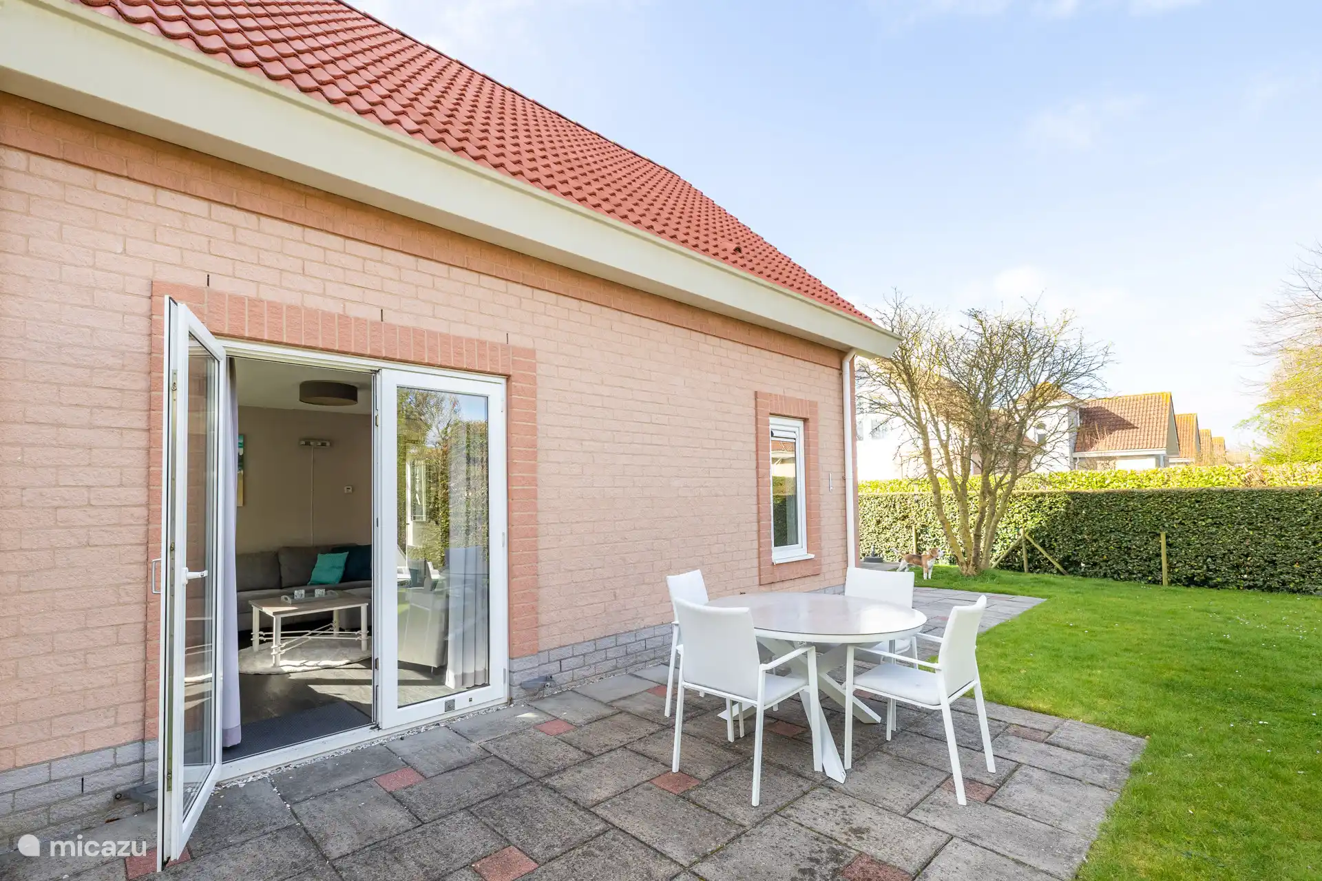 Terrasse supplémentaire à l’abri du soleil.