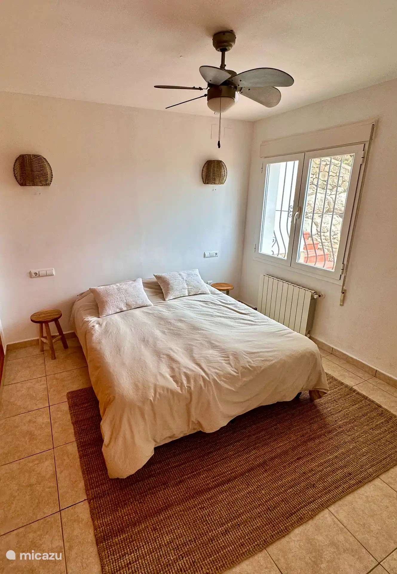 Uno de los 2 dormitorios dobles se encuentra en la planta baja.