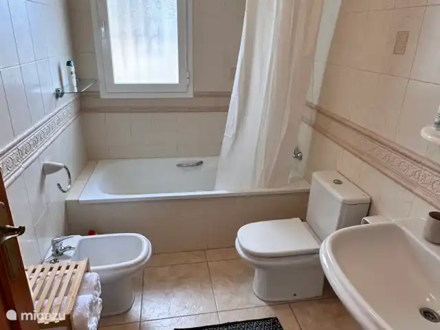 Location de Vacances Espagne, Costa Blanca, Benigembla, villa - LECQASA  Salle de bain chambre double à l’étage.