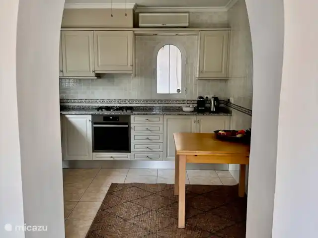 Location de Vacances Espagne, Costa Blanca, Benigembla, villa - LECQASA  Cuisine avec four, Nespresso, grille-pain, bouilloire, grand réfrigérateur et lave-vaisselle.