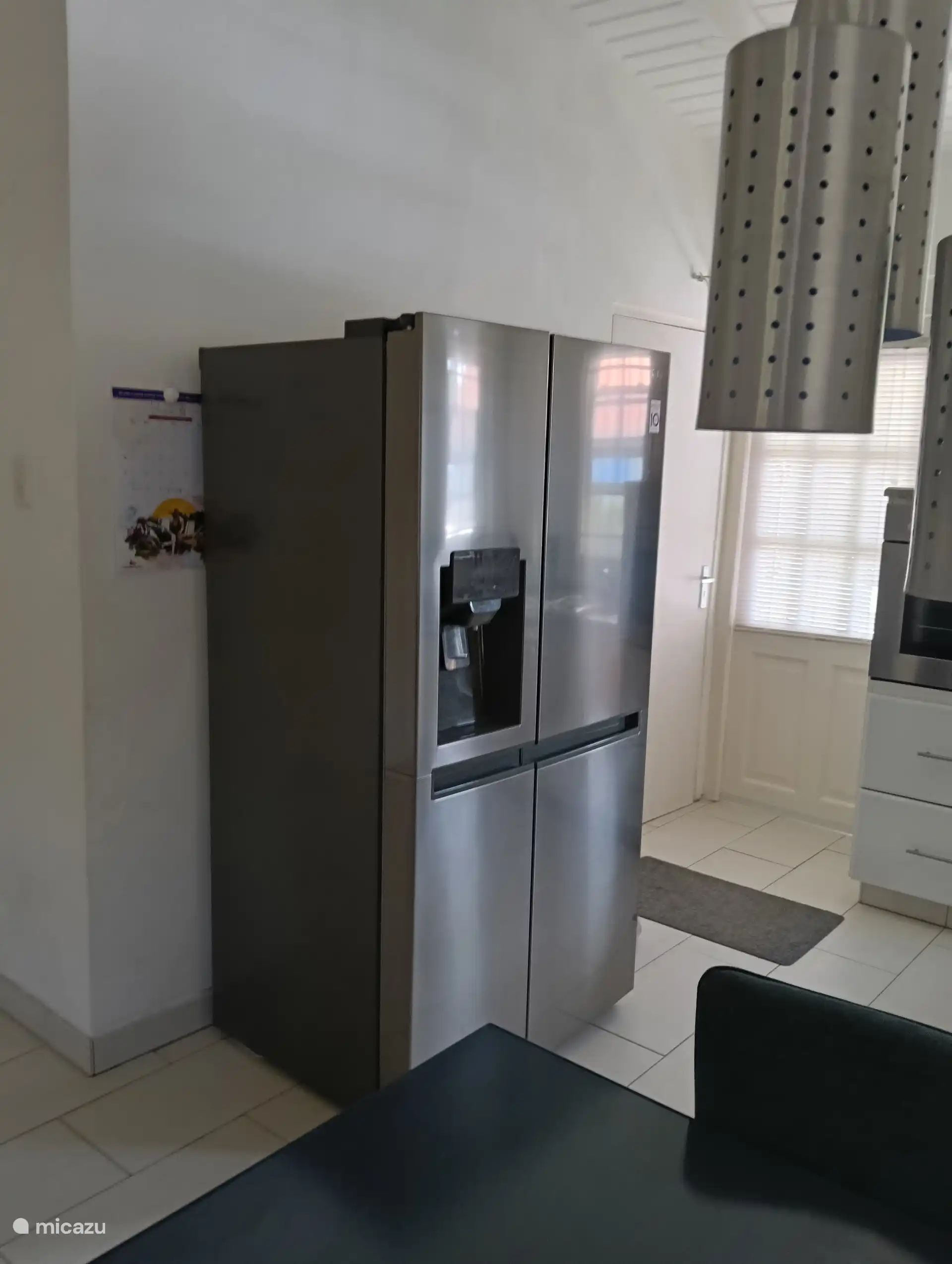 Kühlschrank mit Eisbereiter