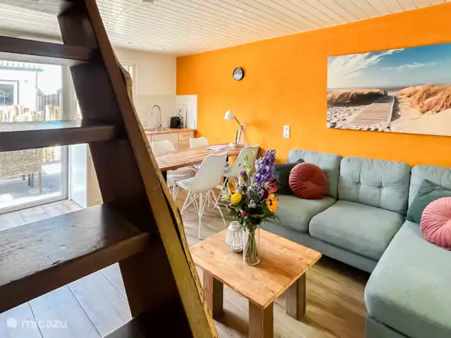 Lumière des dunes | Pays-Bas, Hollande du Nord, Schoorl - maison de vacances Salon avec escalier raide