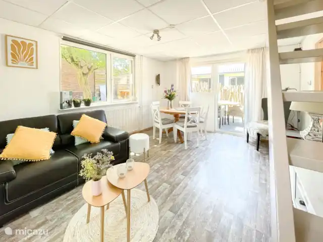 Duinzicht huren in Nederland, Noord-Holland, Schoorl - vakantiehuis Woonkamer met steile trap