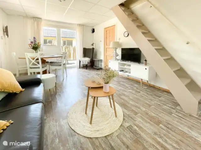 Duinzicht huren in Nederland, Noord-Holland, Schoorl - vakantiehuis Woonkamer met steile trap