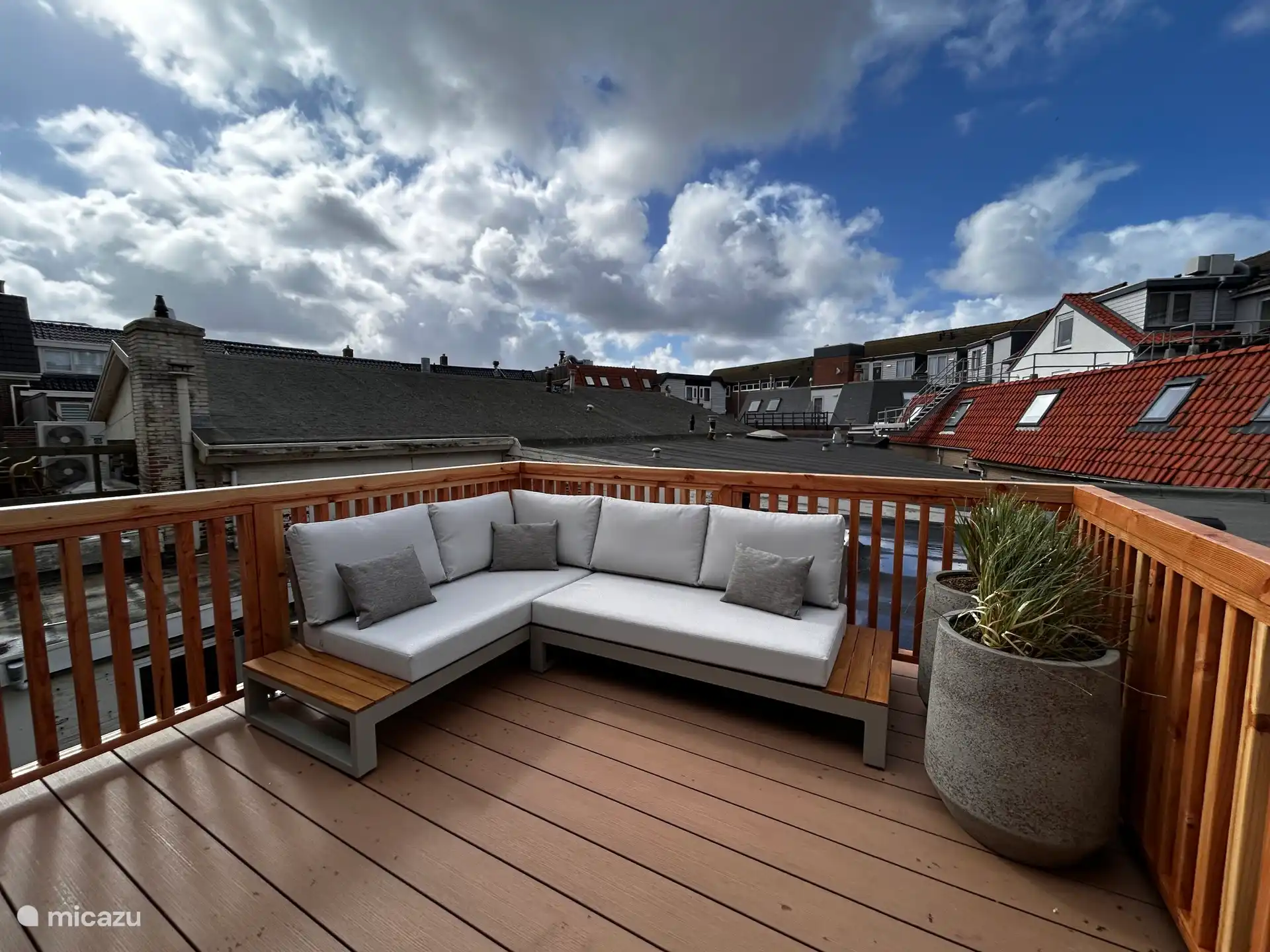 Terrasse mit Lounge-Set