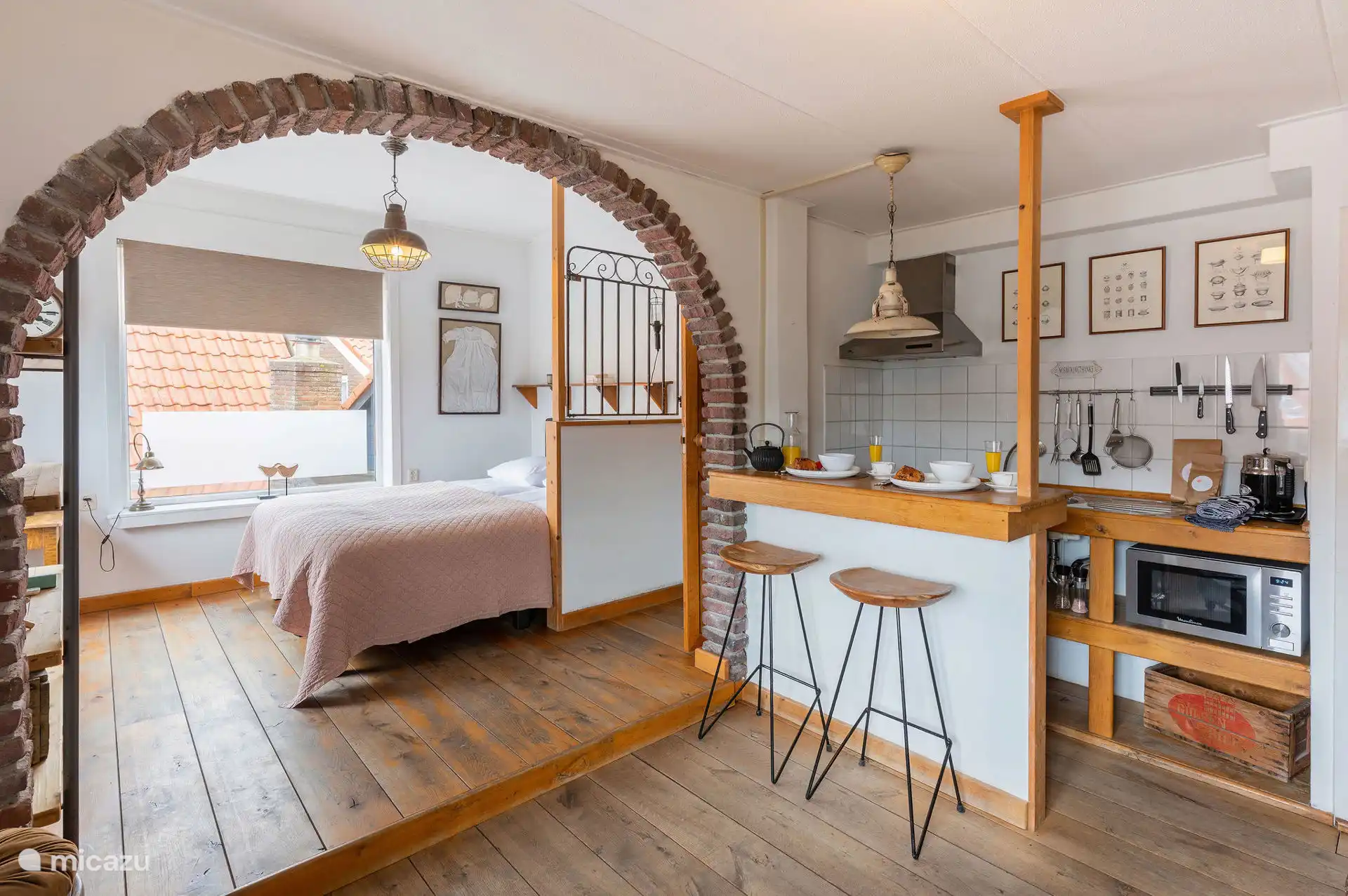 Offener Schlafbereich (Studio) mit Küche