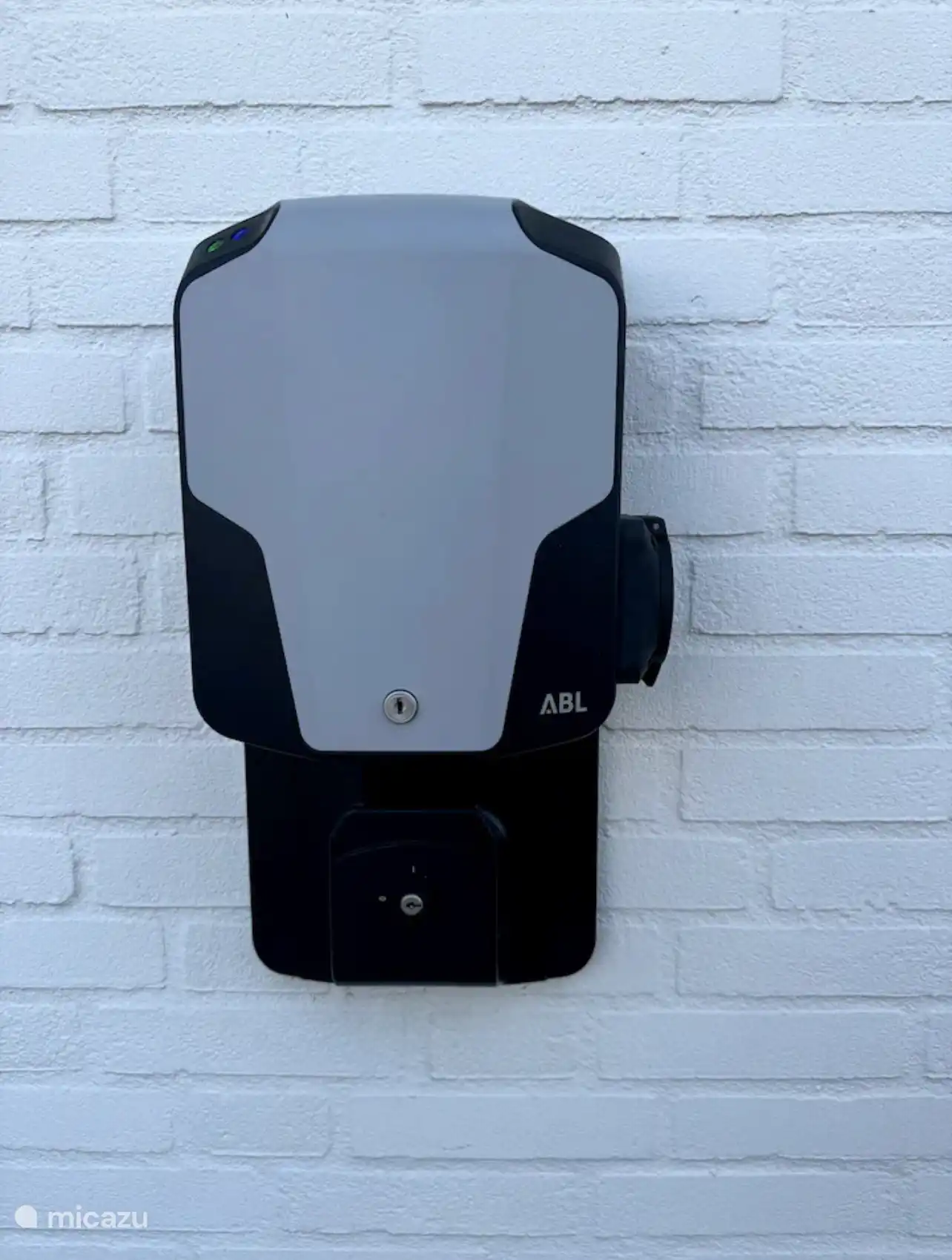 Laadpaal voor alle elektrische voertuigen. 