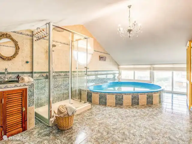 Location de Vacances Espagne, Costa del Sol, Benalmádena, villa - Plage à 2 min à pied + piscine chauffée + jacuzzi Salle de bain 7 en suite