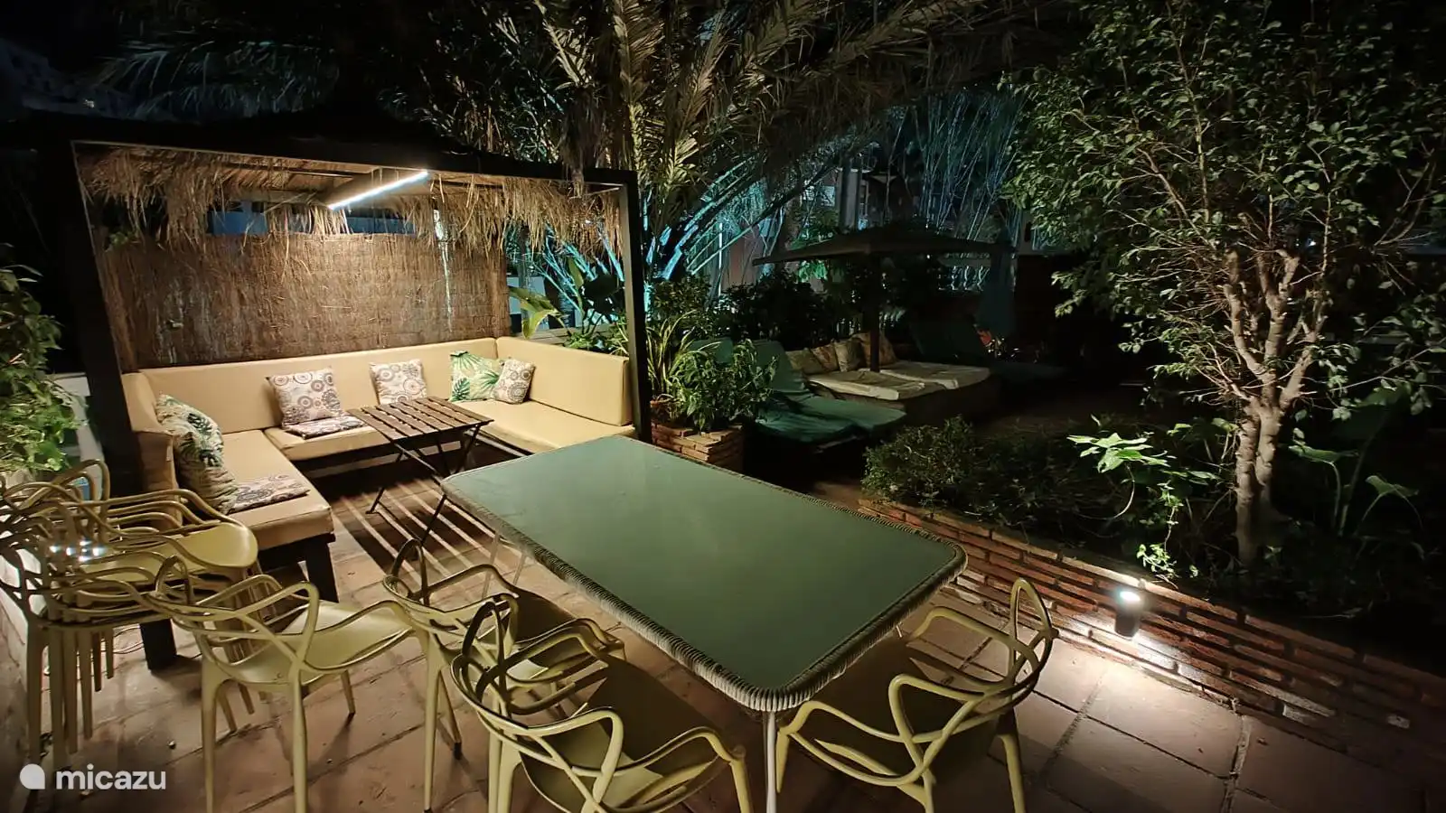 dining place for 18 people