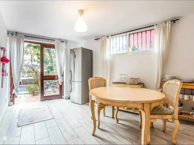 Location de Vacances Espagne, Costa del Sol, Benalmádena, villa - Plage à 2 min à pied + piscine chauffée + jacuzzi Cuisine au rez-de-chaussée