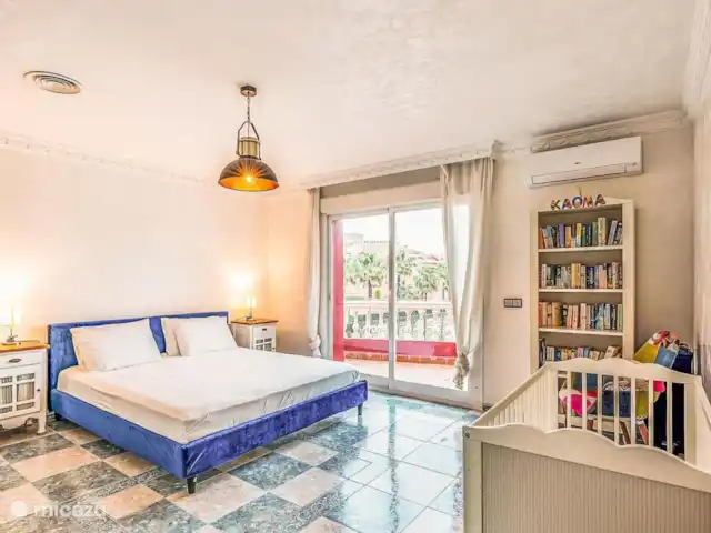 Location de Vacances Espagne, Costa del Sol, Benalmádena, villa - Plage à 2 min à pied + piscine chauffée + jacuzzi Chambre 5, balcon avec vue sur la mer