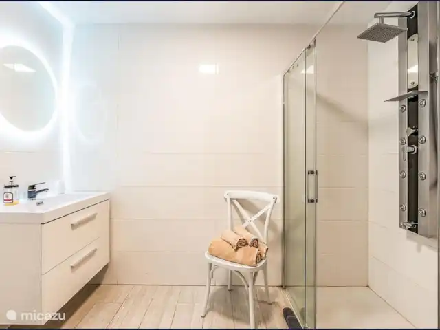 Location de Vacances Espagne, Costa del Sol, Benalmádena, villa - Plage à 2 min à pied + piscine chauffée + jacuzzi Salle de bain 2 en suite rez-de-chaussée