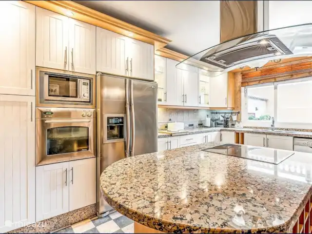 Location de Vacances Espagne, Costa del Sol, Benalmádena, villa - Plage à 2 min à pied + piscine chauffée + jacuzzi Cuisine principale