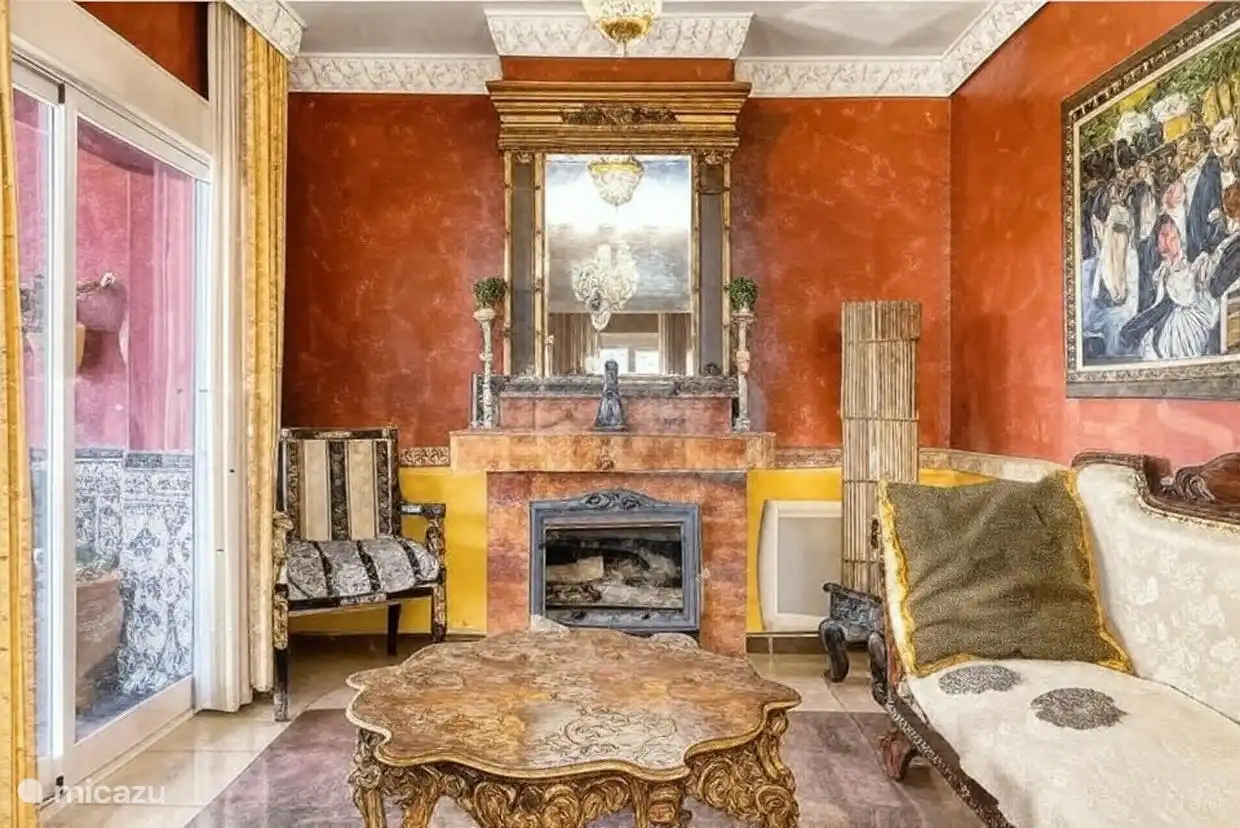 Lavish interior decor with antic furniture and paintings