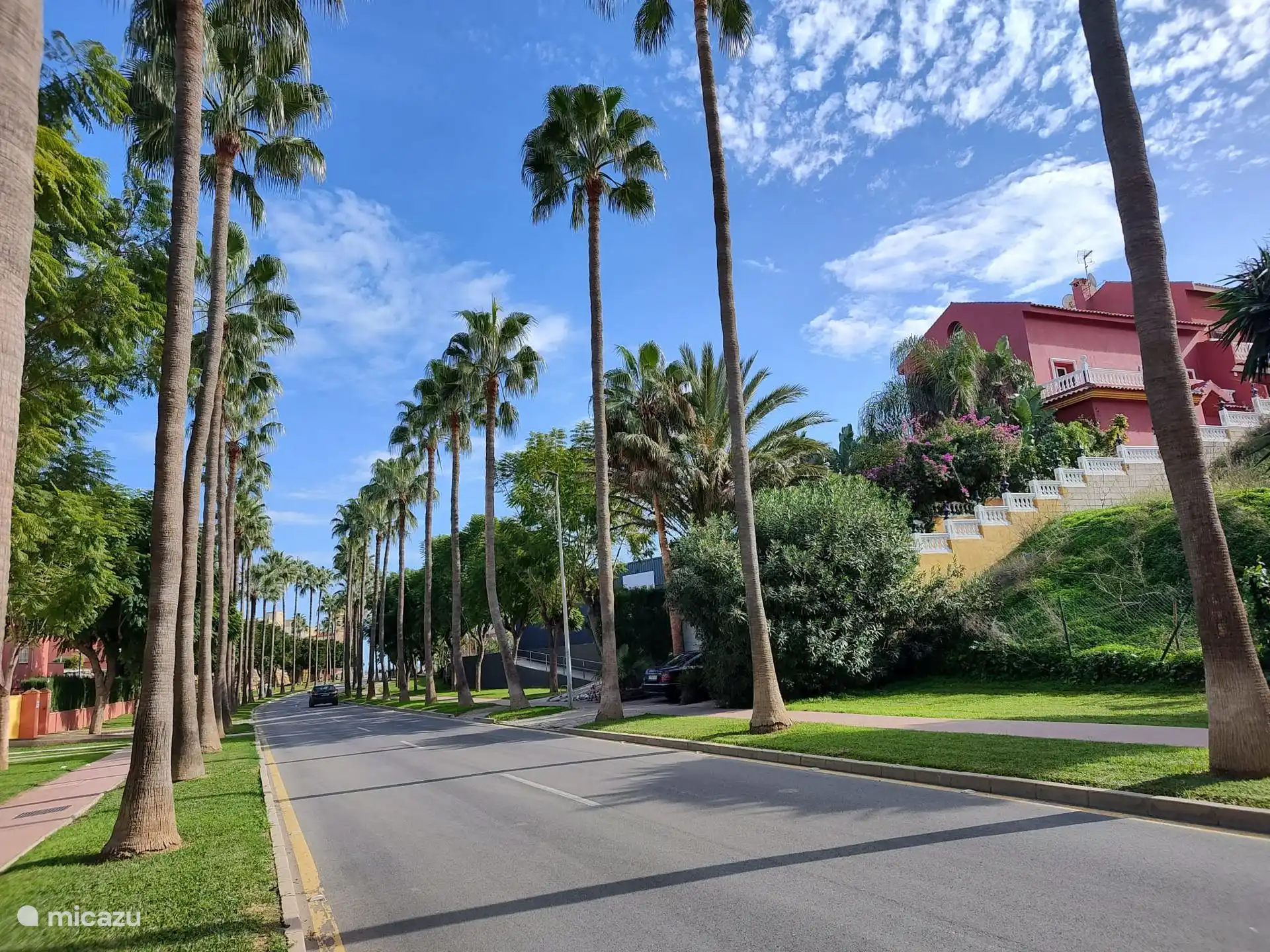 Best location in the best neighborhood of Benalmadena. 100 meters down the road to the beach with restaurants and watersports. The supermarket is next door.