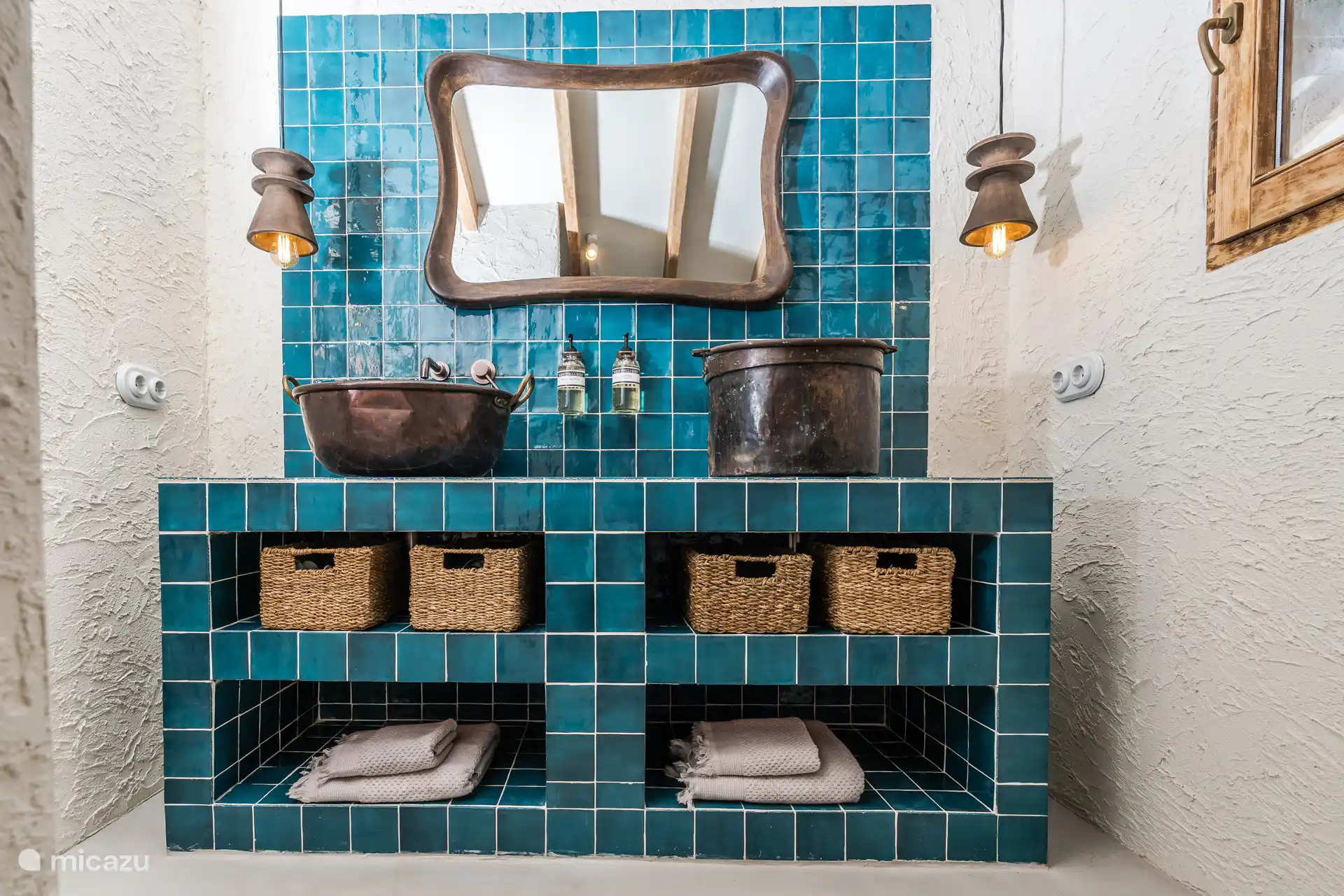 Upstairs bathroom with Marie Stella Maris bath products 