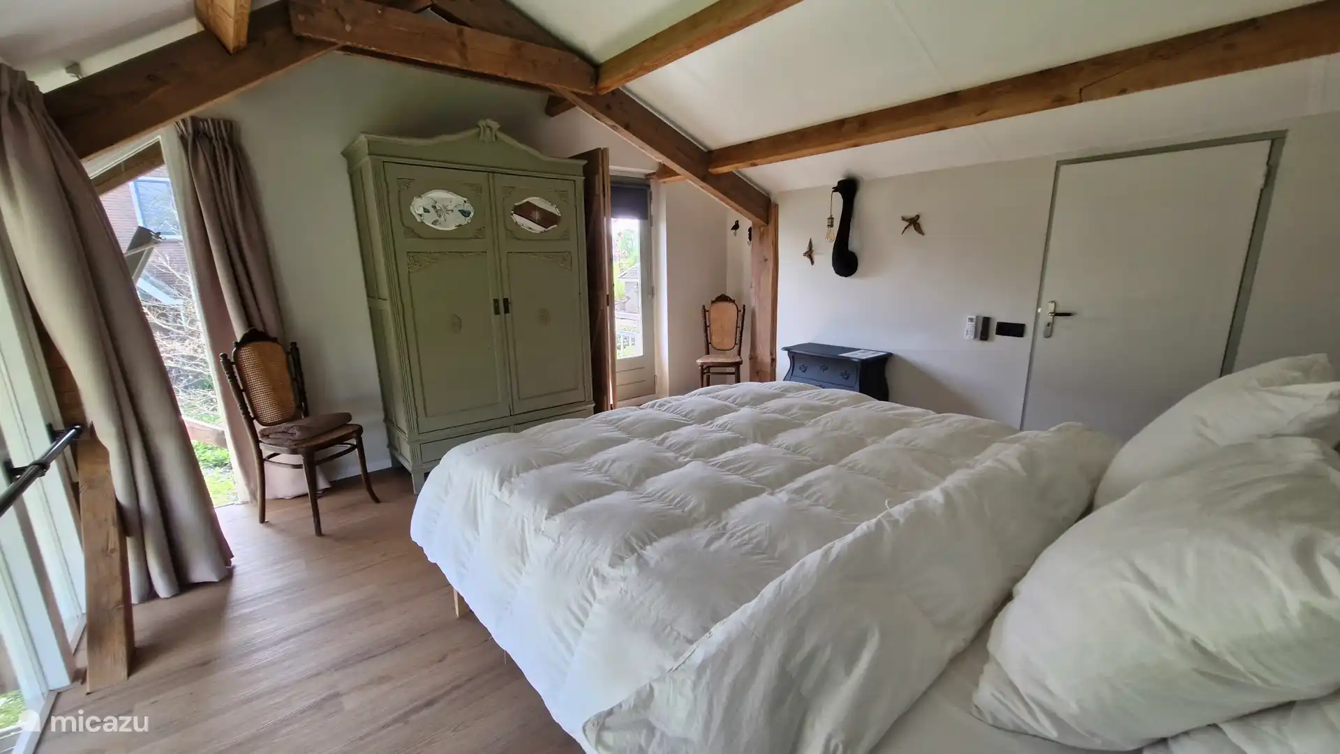 1 double bed of 210 (!) X 180 cm