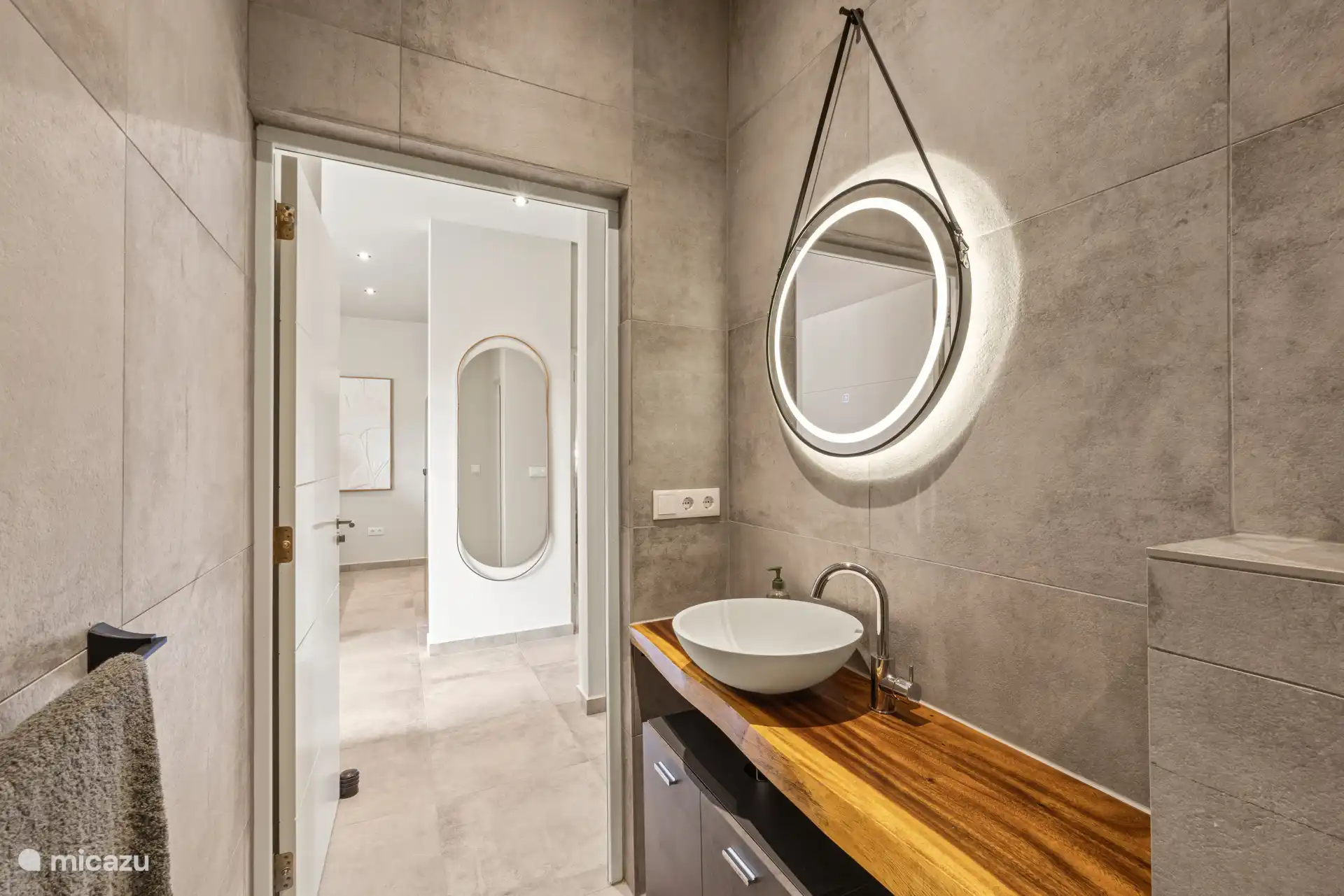 Salle de bain séparée pour la deuxième chambre