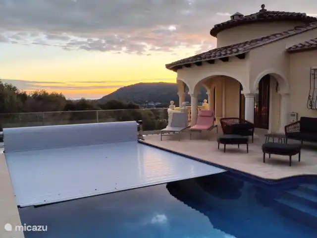 Casa Luna Blanc huren in Spanje, Costa Blanca, Pedreguer - villa Verwarmd zwembad (8m x4m) met zicht op het bergmassief en de vallei.