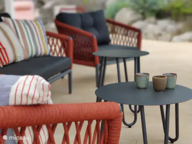 Casa Luna Blanc huren in Spanje, Costa Blanca, Pedreguer - villa Comfortabel tuinmeubilair met zicht op de rotstuin en het zwembad.