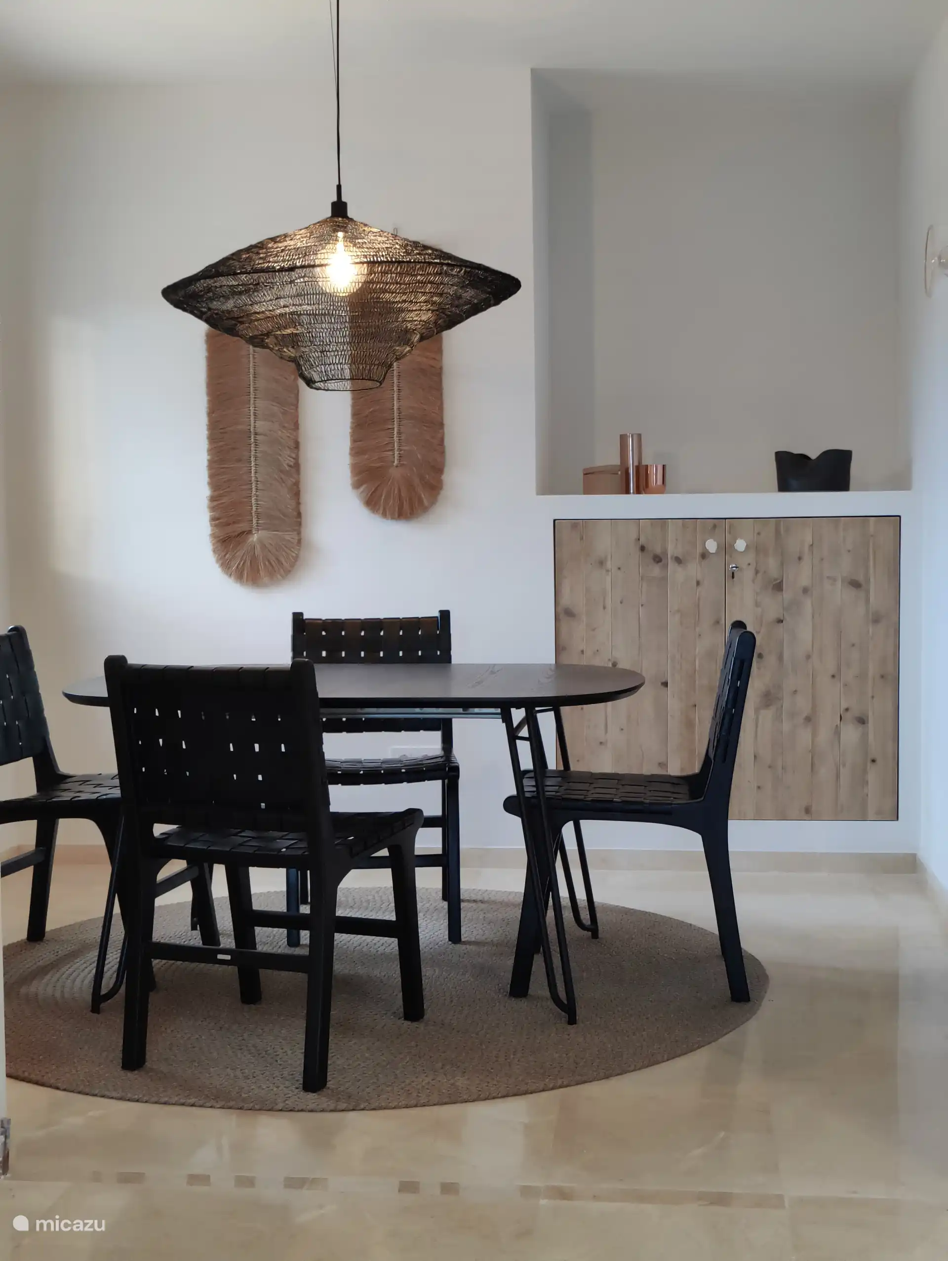 Cozy dining room or workplace (adjacent to the living room).