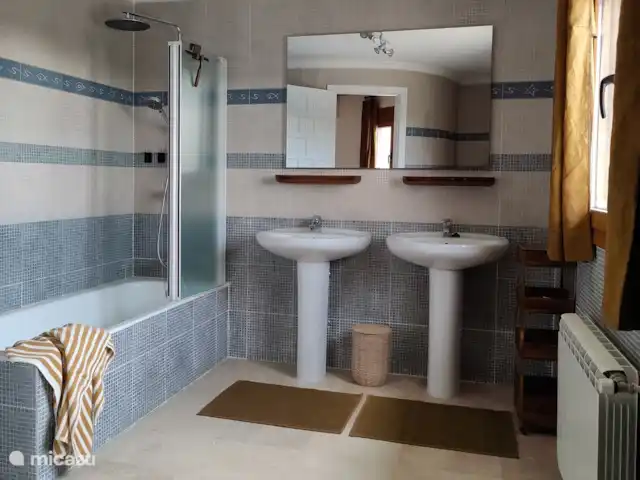 Casa Luna Blanc huren in Spanje, Costa Blanca, Pedreguer - villa Badkamer (ensuite slaapkamer 4) - benedenverdieping.