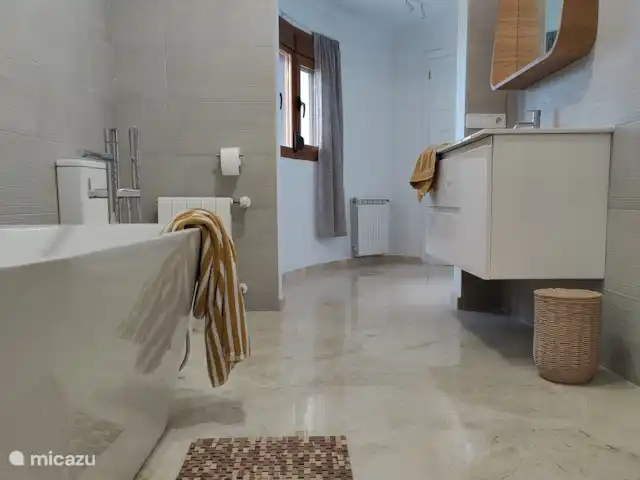 Casa Luna Blanc huren in Spanje, Costa Blanca, Pedreguer - villa Badkamer 3 (ensuite slaapkamer 3) - benedenverdieping.