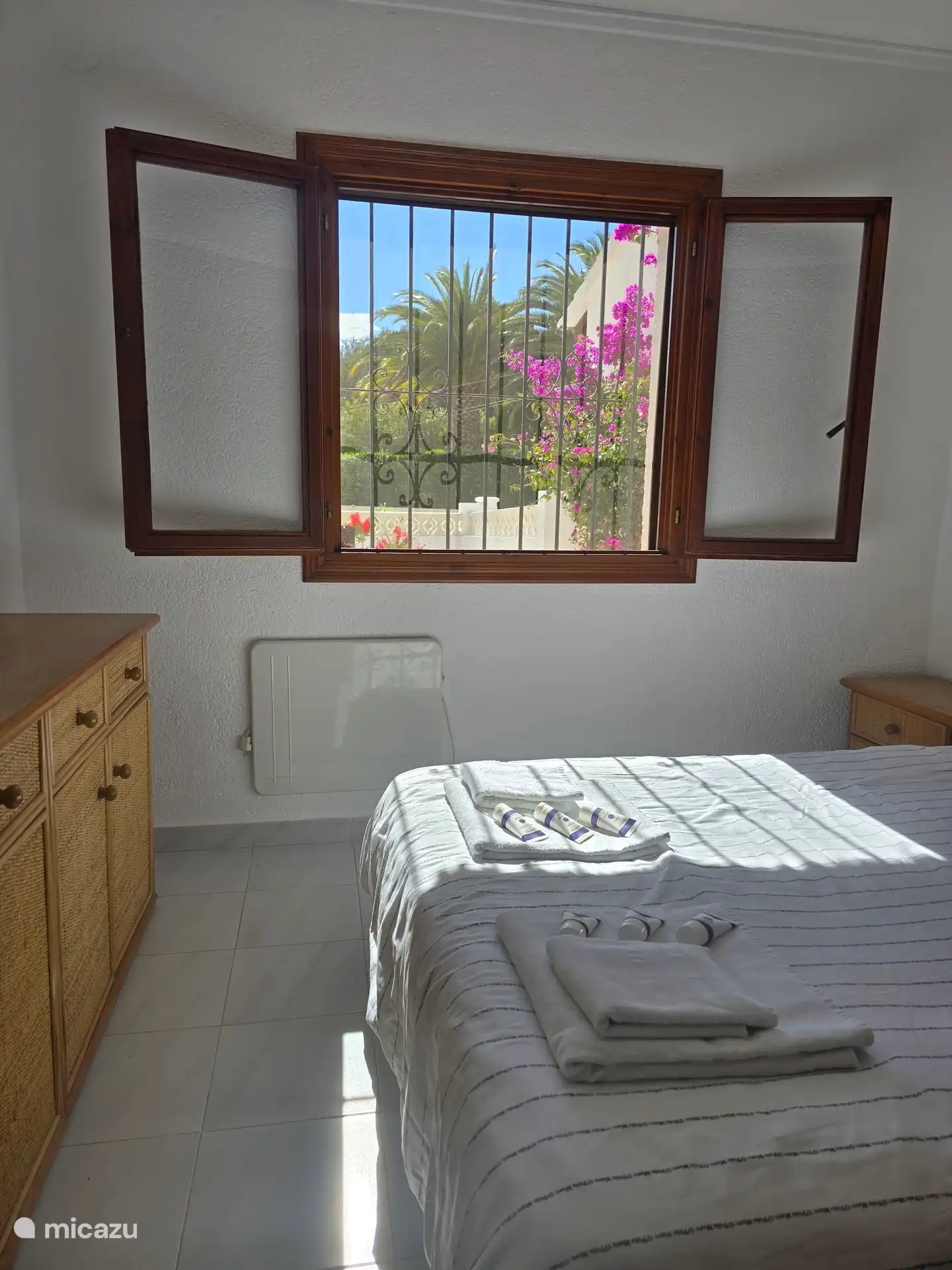 Schlafzimmer mit Doppelbett