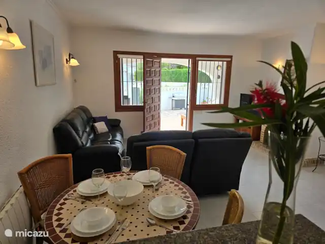 Rayo de Sol | Espagne, Costa Blanca, Benitachell - bungalow Beau salon avec beaucoup de lumière et si nécessaire de la chaleur et de la climatisation