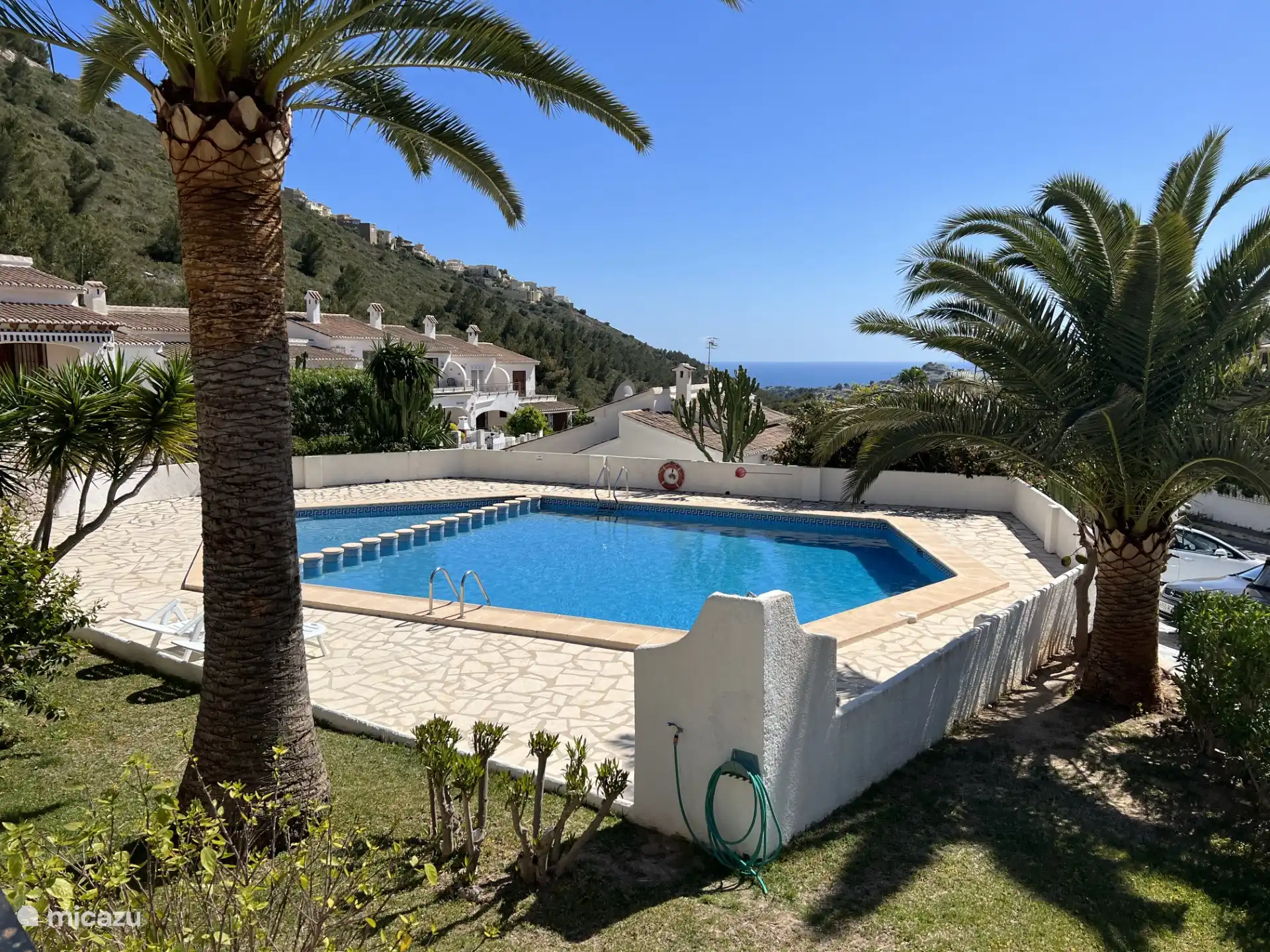 Schwimmbad vor der Tür