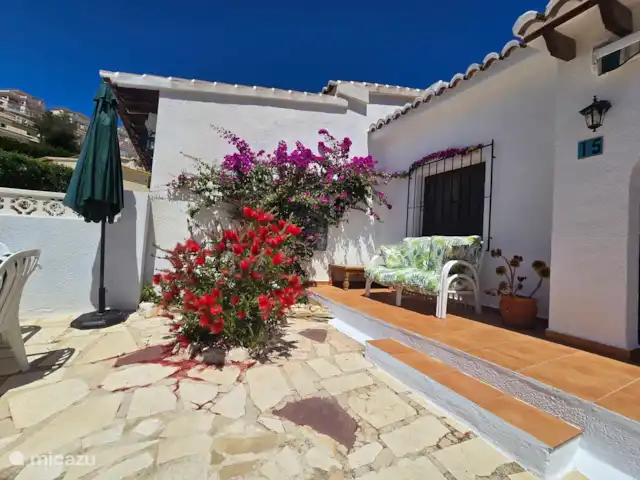 Rayo de Sol | Espagne, Costa Blanca, Benitachell - bungalow Siège supplémentaire entre les fleurs