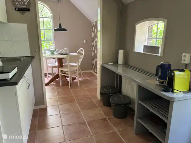 casa vacacional en Países Bajos, Overijssel, Balkbrug – Casa de vacaciones Reestdal Cocina con vistas a la zona de comedor