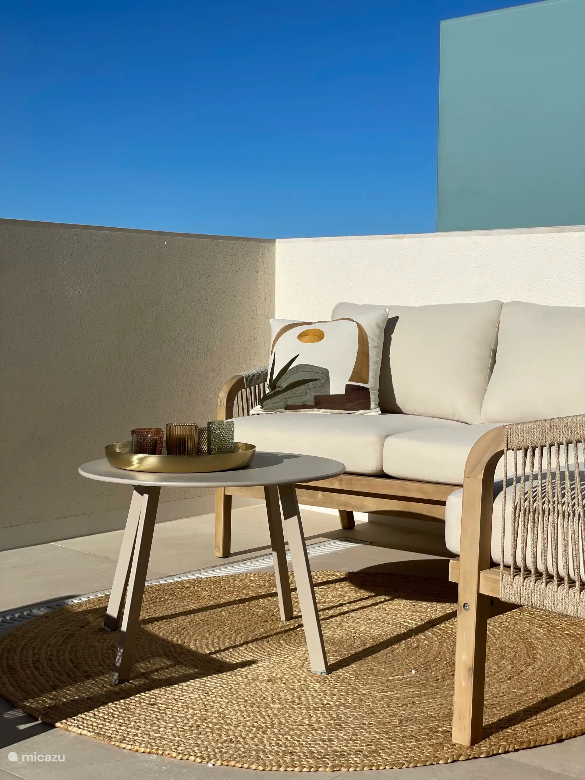 Sala de estar en la terraza junto a la sala de estar