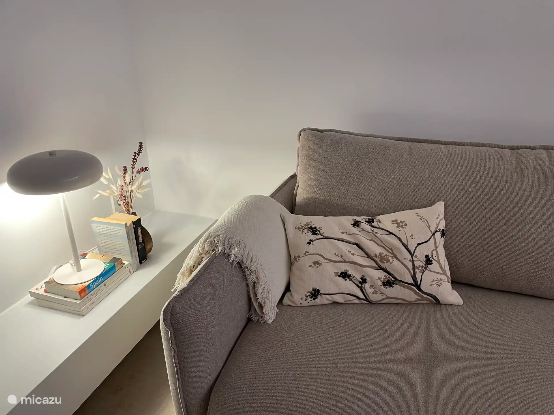 Asiento y algo de material de lectura