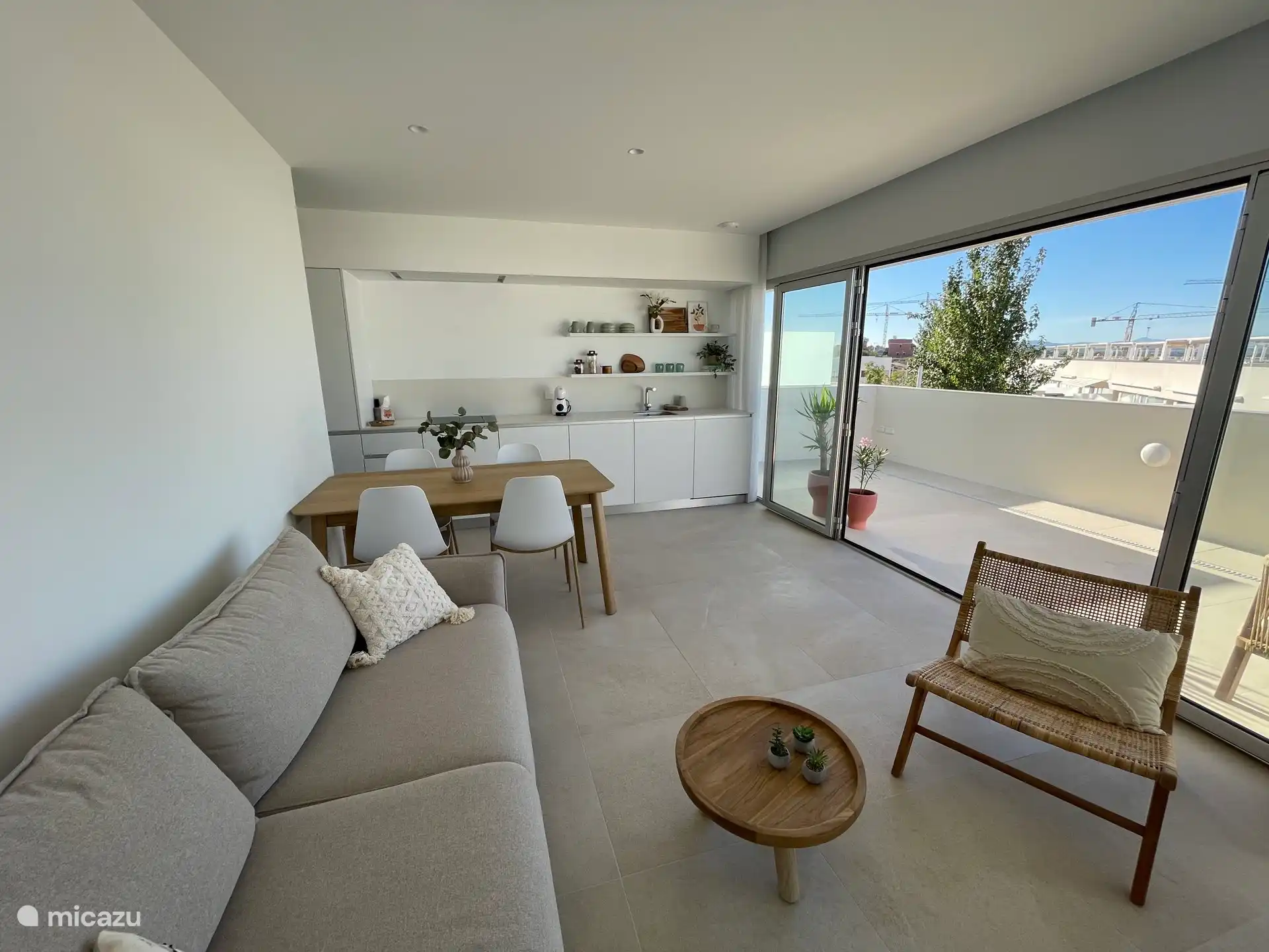 Salón y cocina, ¡casi al aire libre!